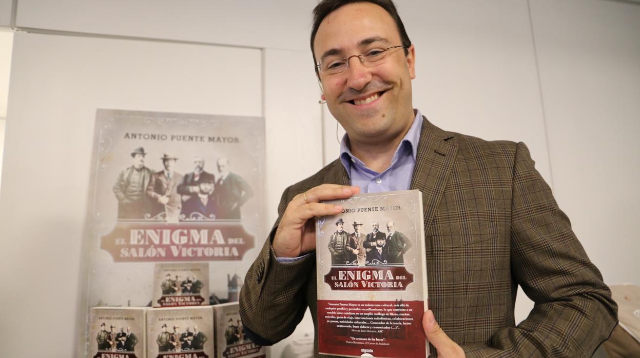 Antonio Puente Mayor, este viernes durante la presentación de su nueva novela