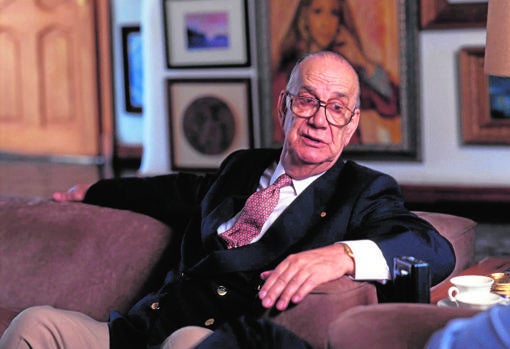 El escritor Camilo José Cela, premio Nobel de Literatura