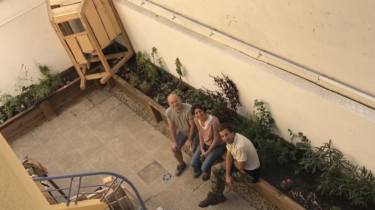 Fernando García-Dory y Amelie Aranguren en la planta superior del Centro de Acercamiento a lo Rural