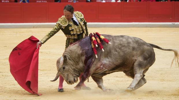 Pepe Luis, cogido en el debut de Manolo Vázquez en Osuna