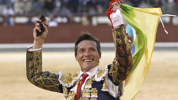 Diego Urdiales: «Estuvieron a punto de quitarme la chaquetilla en la Puerta Grande»