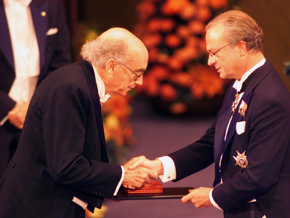 El escritor portugués en el momento de recepción del Premio Nobel en 1998