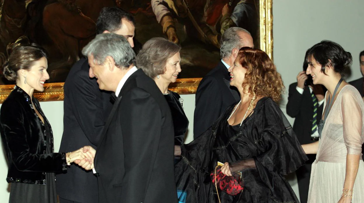 Alborch saluda a los Reyes en la cena de gala de la inauguración de la ampliación del Prado