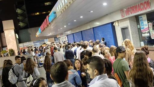 Colas en el Nervión Plaza, una de las sedes del festival