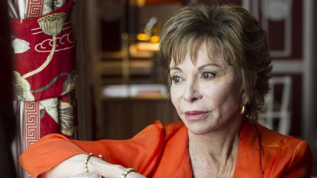 Isabel Allende, primera escritora en español en recibir la medalla de honor del National Book Award