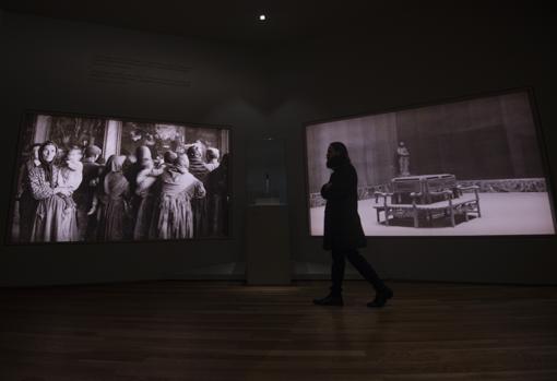 Sala dedicada a la República y la Guerra Civil. En el centro, una bomba que cayó en las inmediaciones del Prado el 16 de noviembre de 1936