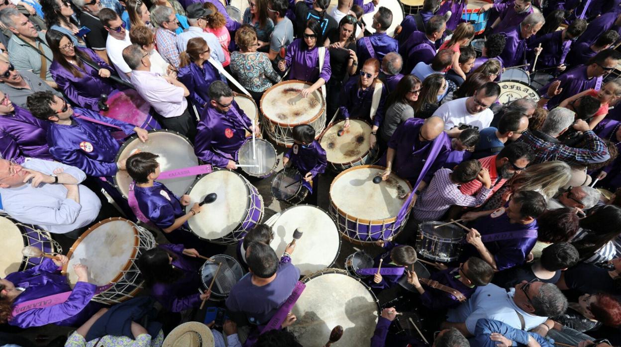 España aparece representada en las tamboradas, repiques rituales de tambor como los de Calanda (Teruel)