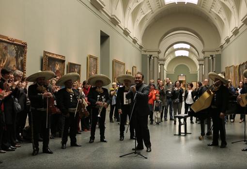 Javier Camarena felicita al Museo del Prado por su bicentenario