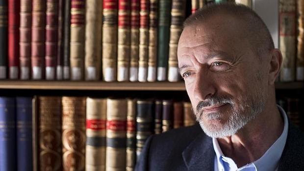 La irónica respuesta de Pérez-Reverte a los ataques feministas: «Aquí, denigrando a las mujeres»