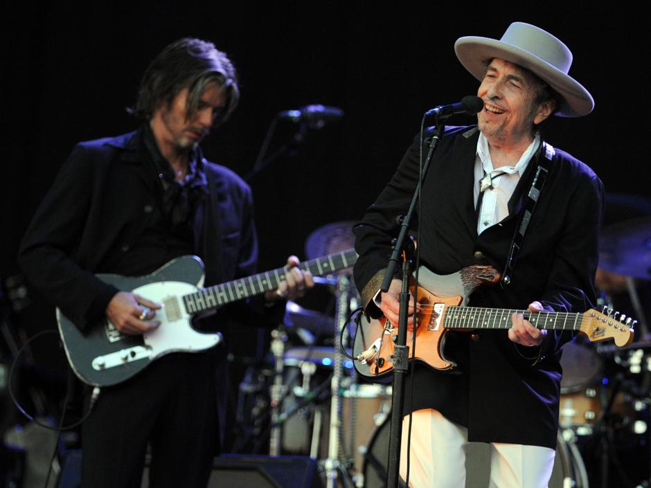 Bob Dylan (izquierda), durante un concierto hace una semana