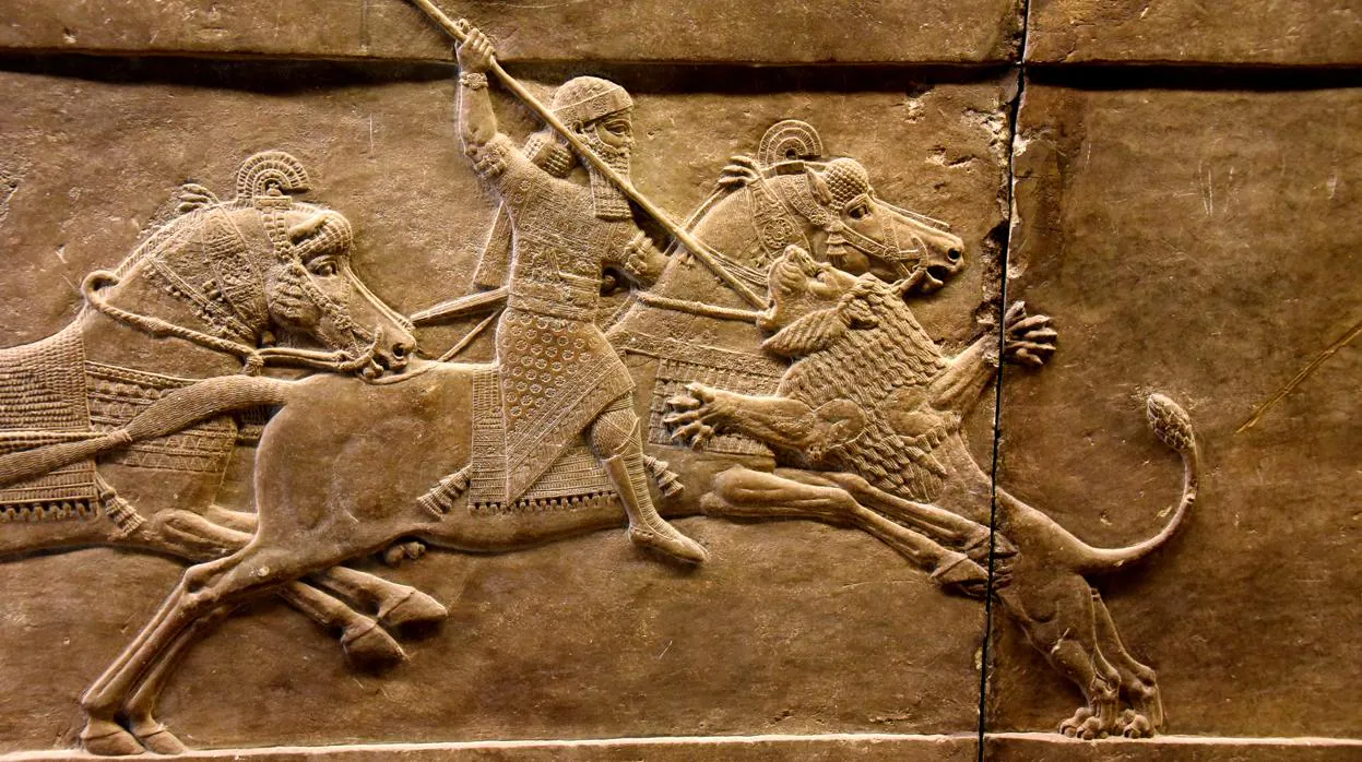 Relieve en el que Asurbanipal mata a un león (645-635 a.C.)