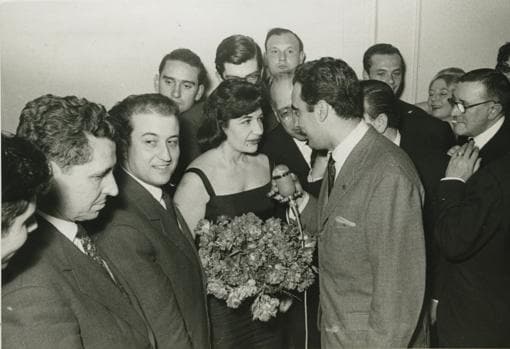 Ana María Matute, entrevistada la noche que ganó el Nadal, en 1959, con su novela «Primera memoria»