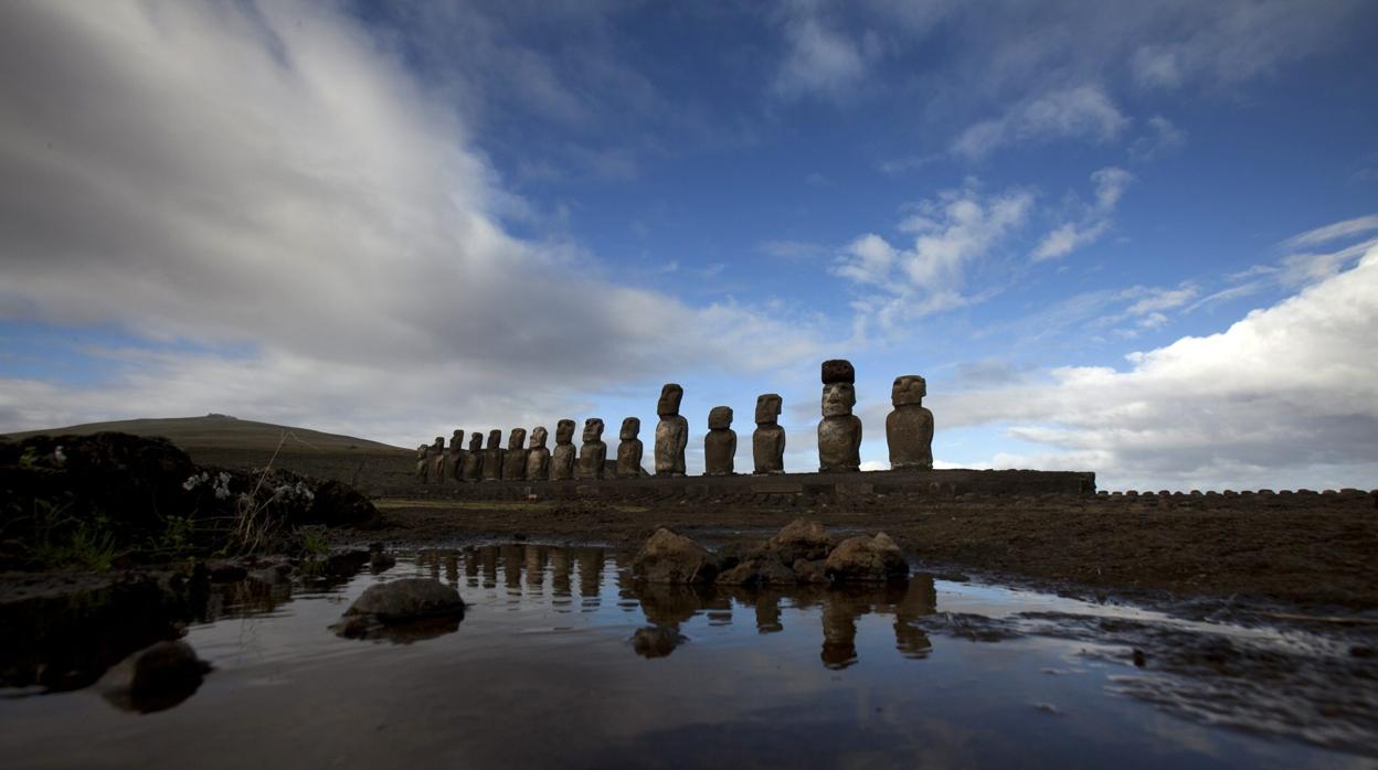 Vista de Moais del AhuTongariki en la Isla de Pascua