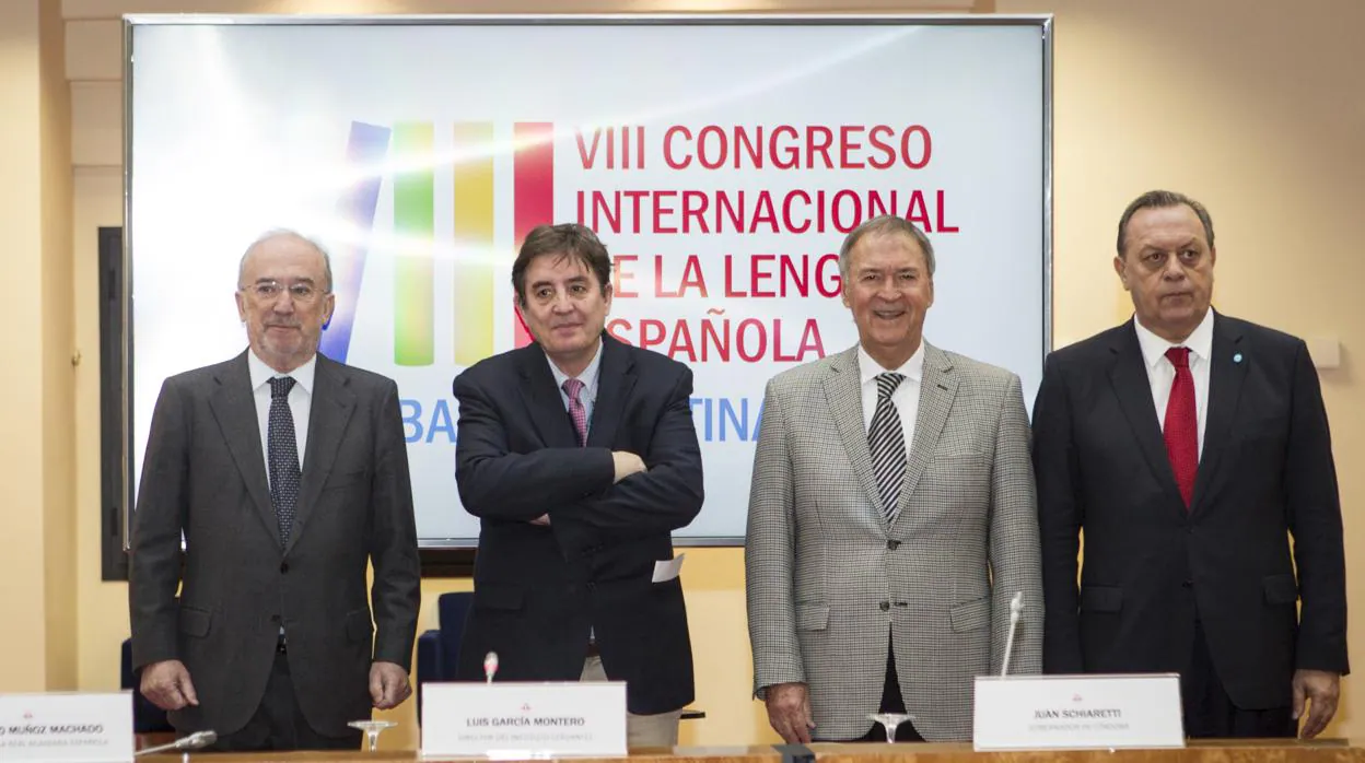 De izquierda a derecha: Santiago Muñoz Machado, Luis García Montero, Juan Schiaretti y Gustavo Santos, durante la presentación del VIII Congreso Internacional de la Lengua Española
