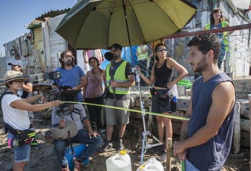 Rodaje de otra cinta premiada, «Entre dos aguas», de Isaki Lacuesta