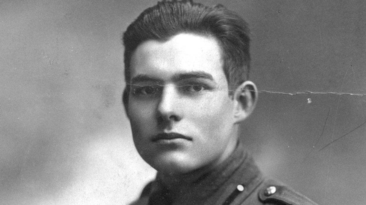 Una imagen de Hemingway en 1918, cuando sirvió como voluntario de la Cruz Roja en Italia