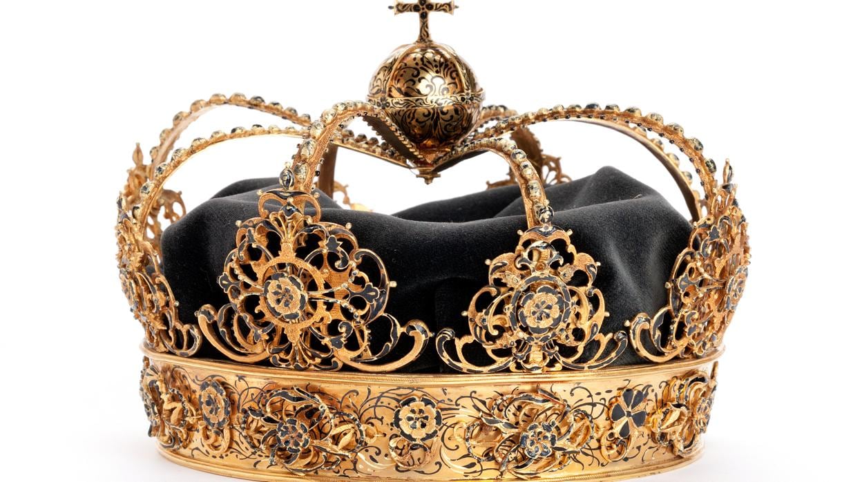 Una de las coronas reales suecas robadas el pasado agosto en la catedral de Strängnäs