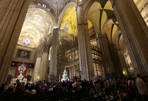 La catedral de Sevilla tiene protagonismo en la trama de la novela