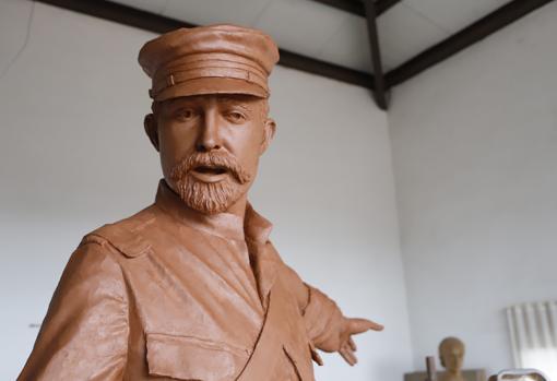 Detalle de la estatua. Aunque la obra muestra a Martín Cerezo, es comunal y pretende honrar la memoria de todos los defensores