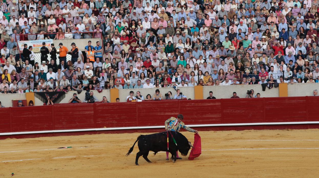 El Cordobés en la plaza de toros de Morón de la Frontera