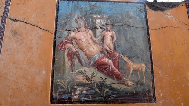 La «alcoba sensual» de Pompeya sigue sorprendiendo: aparece un espectacular fresco de Narciso