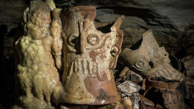 Hallan un «tesoro» arqueológico en una cueva de la ciudad maya de Chichén Itzá