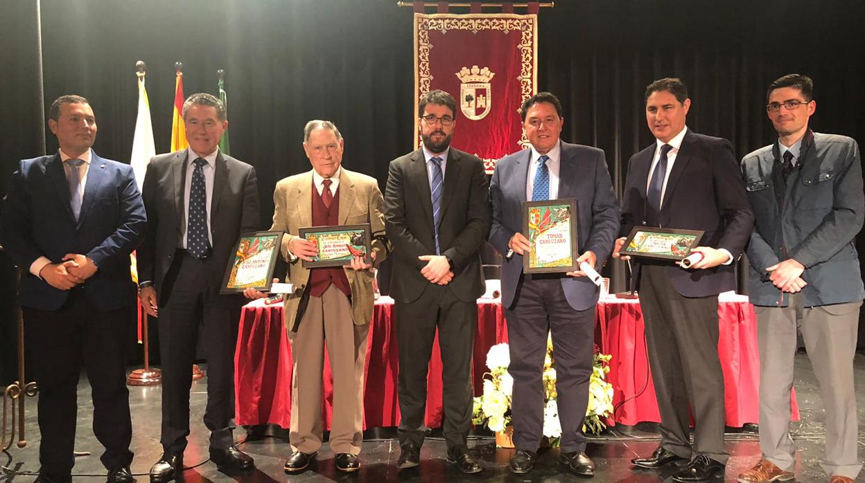 La familia Campuzano en el homenaje recibido en su localidad natal