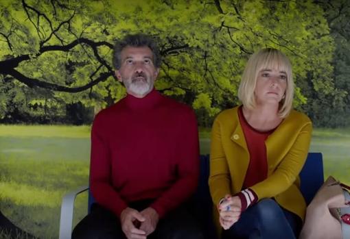 Antonio Banderas y Nora Navas, en un fotograma de «Dolor y gloria», la nueva película de Almodóvar