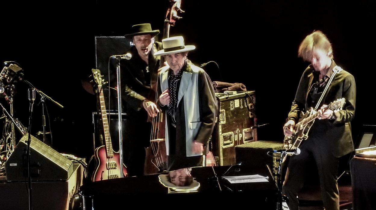 El cantante y compositor Bob Dylan durante una actuación en Nottingham