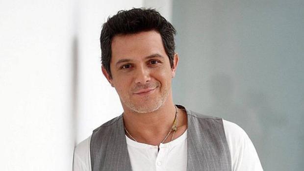 Alejandro Sanz, hospitalizado por una neumonía