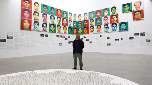 Ai Weiwei inaugura en México una exposición hecha con un millón de piezas de lego en recuerdo de la matanza de Iguala