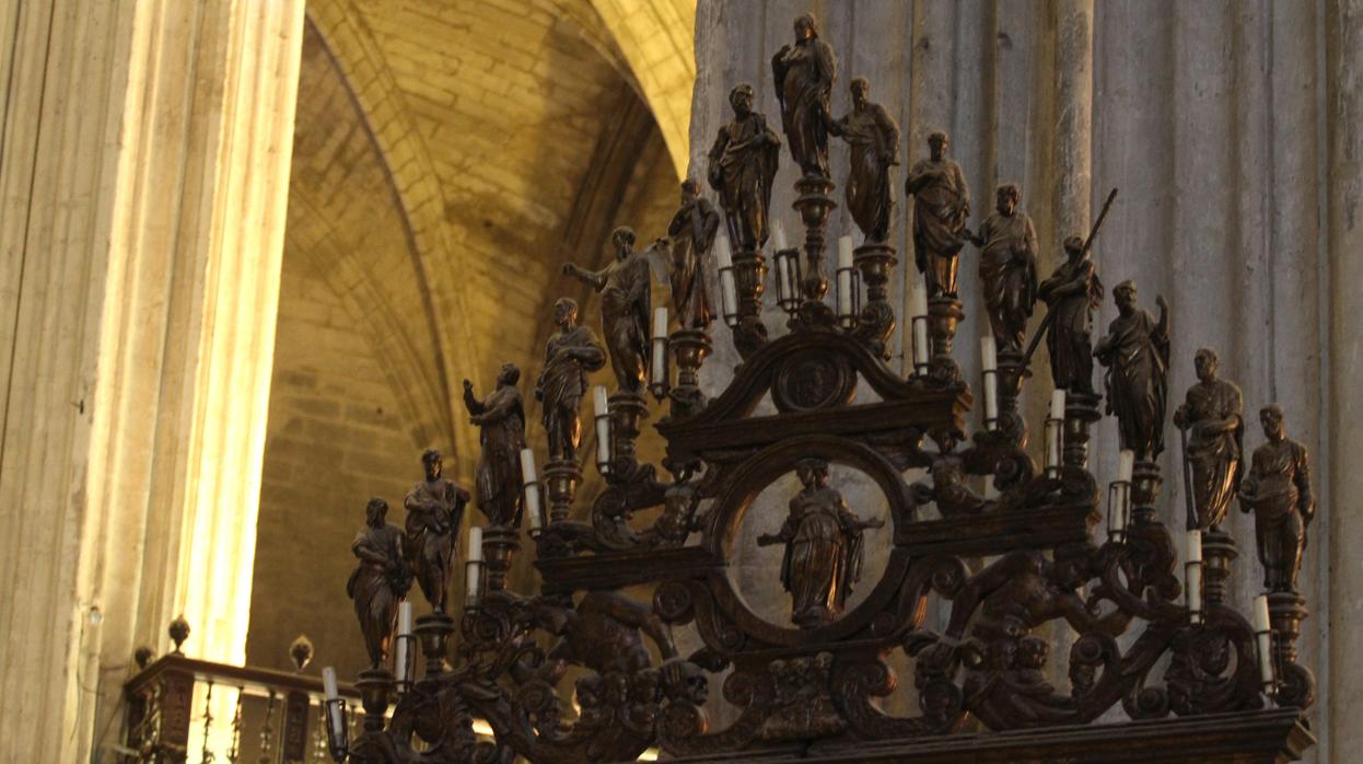 El tenebrario de bronce de la Catedral, que se utilizaba en el oficio de tinieblas