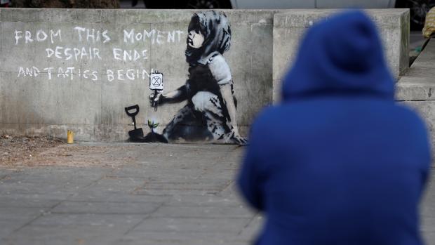 Aparece una posible obra de Banksy tras una protesta ecologista en Londres