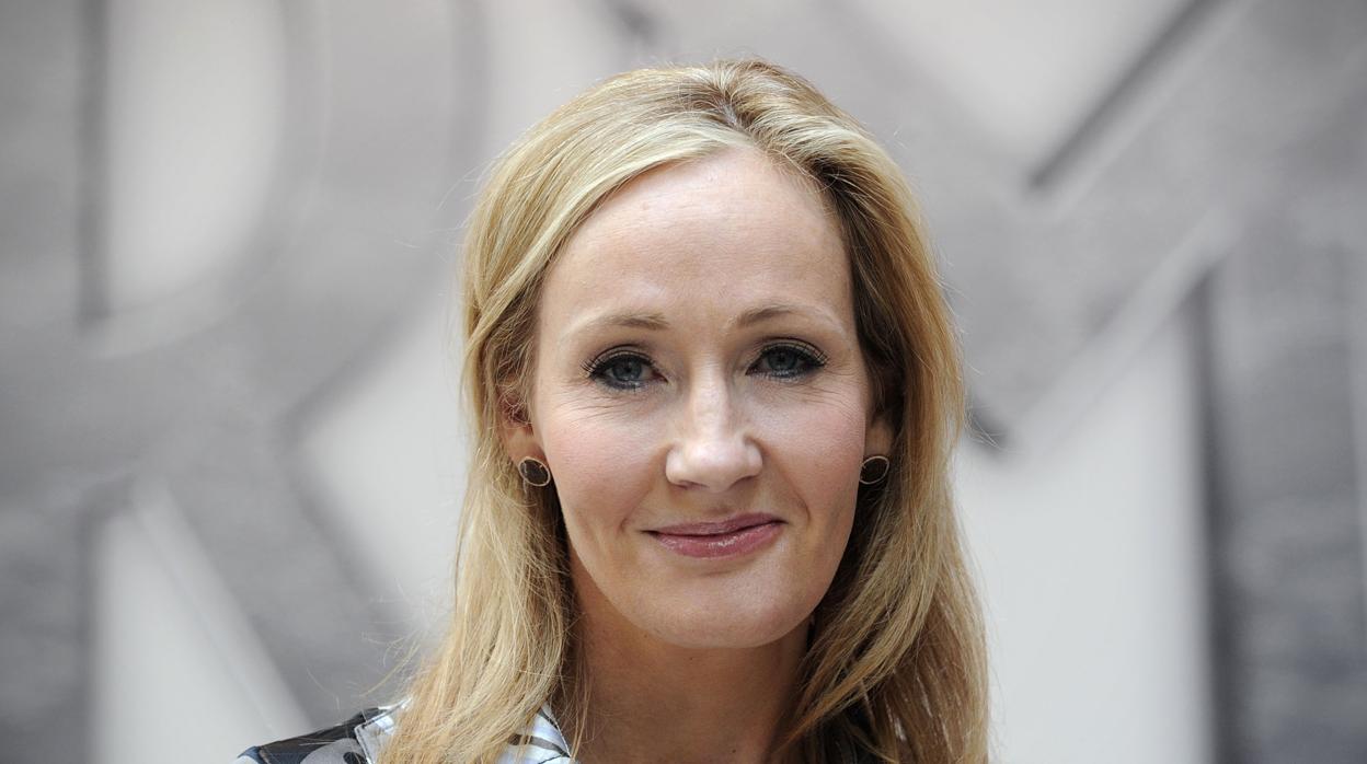 J. K. Rowling es una de las autoras que se incorpora al catálogo de Penguin Random House