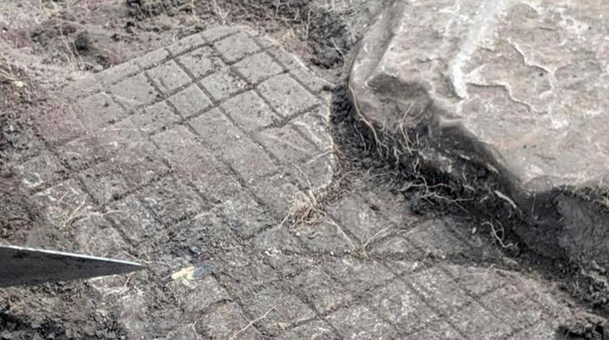 El tablero de juego de piedra del siglo III hallado en Vincolanda
