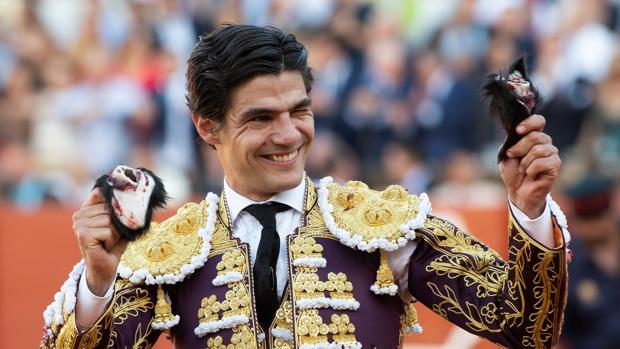 Toros en Sevilla: Pablo Aguado cuaja una tarde soberbia y abre la Puerta del Príncipe