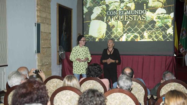 La Diputación estrena el documental 'Con el mundo a cuestas' sobre las mujeres porteadoras del Tarajal