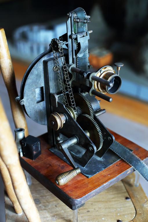 Cinematógrafo inventado por el padre Díez, expuesto en el Museo de Baños de Molgas (Ourense)