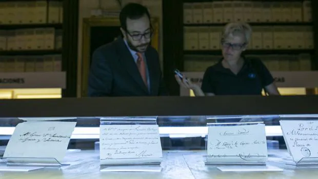 El Archivo de Indias muestra una carta de Colón en una exposición sobre correspondencia de ultramar
