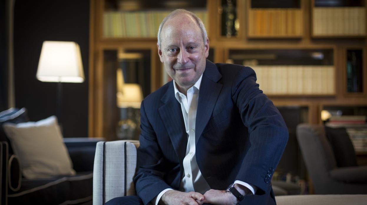 Michael Sandel, catedrático de Filosofía en Harvard, tras su entrevista con ABC en un hotel de Madrid