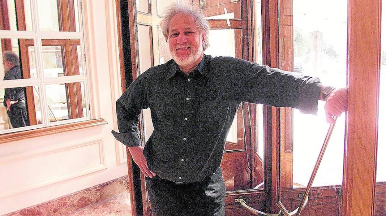 Michael Ondaatje vuelve a impresionar con su singular uso del lenguaje