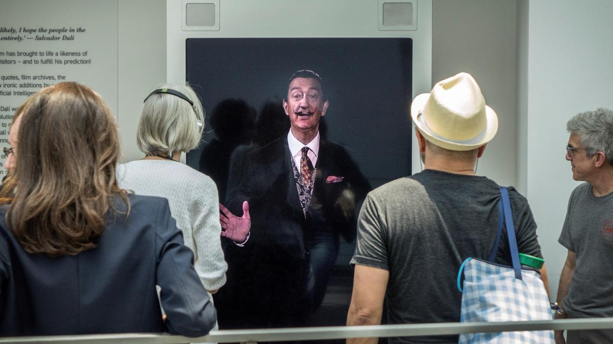 Un «resucitado» Salvador Dalí recibe a los visitantes al museo que lleva su nombre en St. Petersburg (Florida)