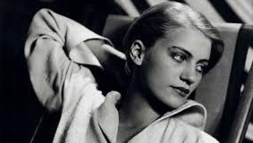 A Lee Miller (en la imagen), más que la musa de Man Ray, nos acerca esta novela