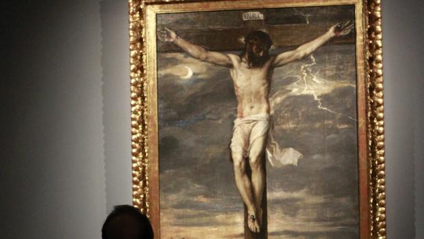 El Tiziano que se cayó en la sacristía de El Escorial regresa a su lugar