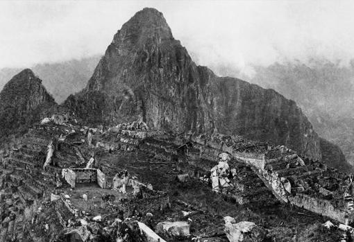 Machu Picchu, fotografiada por Bingham en 1912