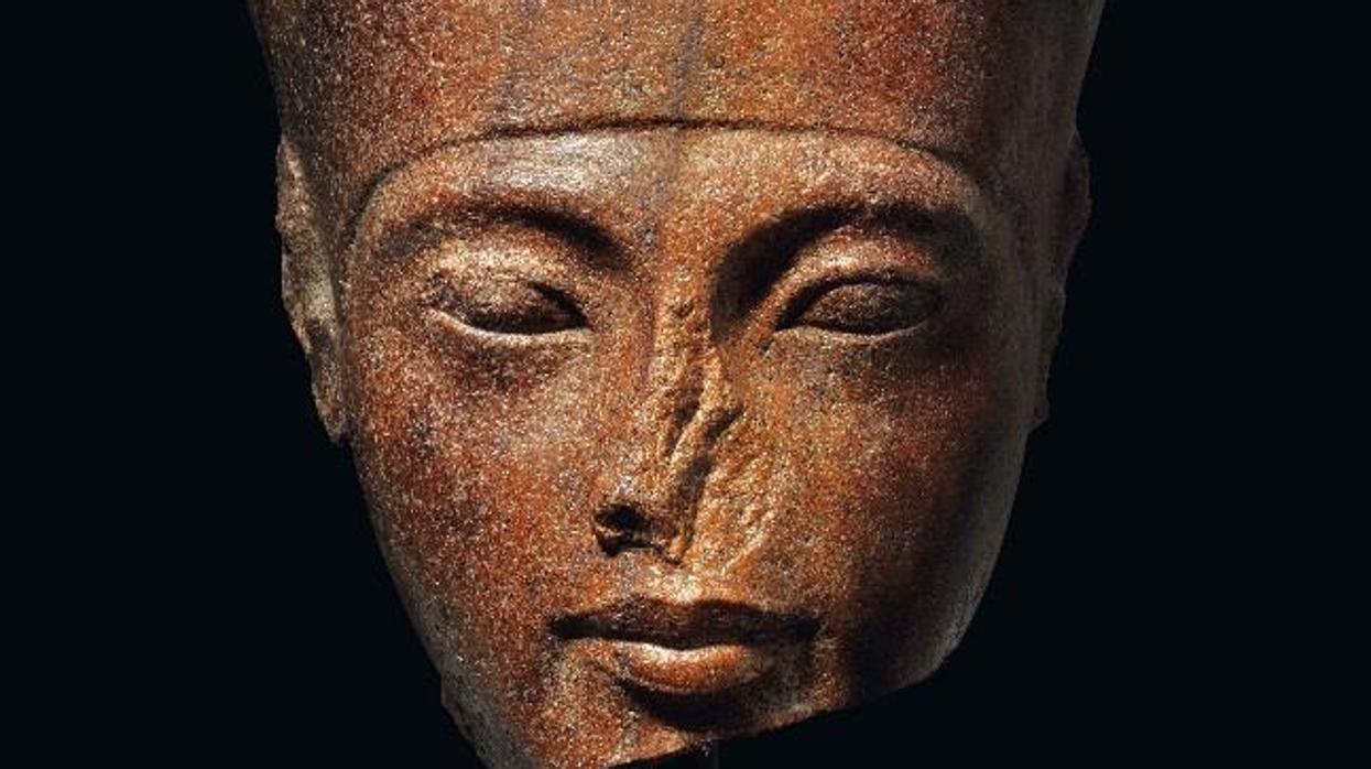 Detalle del busto que saldrá a subasta en Londres en junio si Egipto fracasa en su movilización