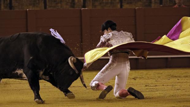 Noche de silencios y avisos en la Maestranza