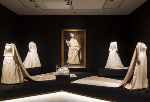 Espectaculares diseños de Balenciaga se exponen en el Reina Sofía de Nueva  York