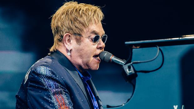 El día que Elton John agujereó el Telón de Acero