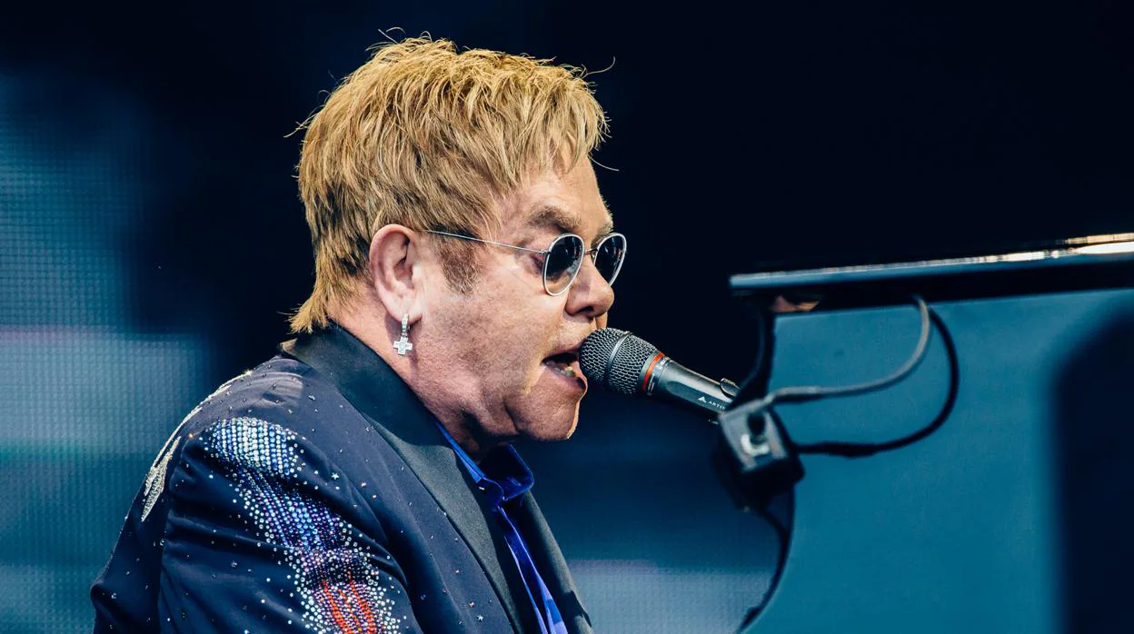 El día que Elton John agujereó el Telón de Acero